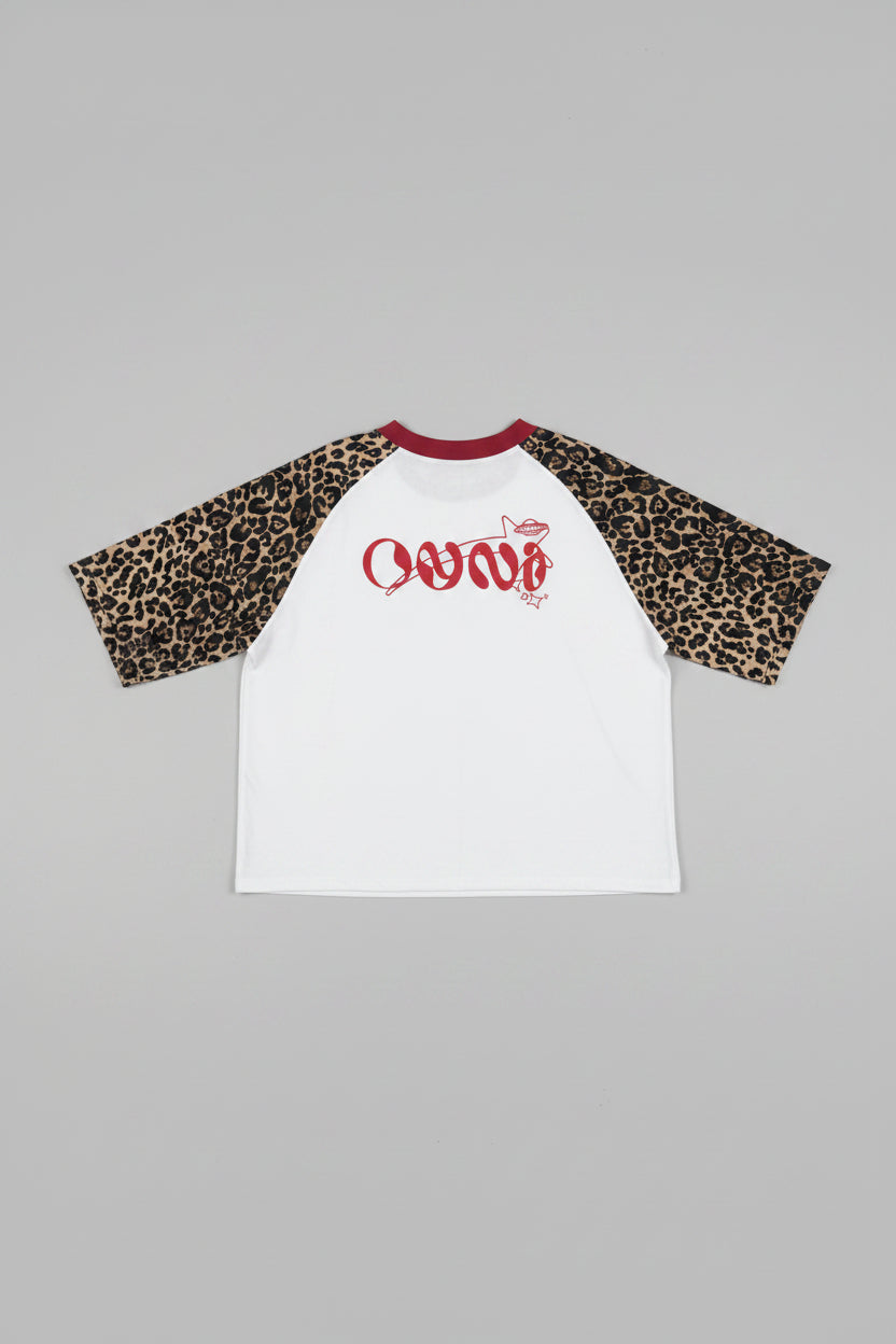 T-shirt Red Panthera OVNI — imprimé NEVER NORMAL rouge sur le devant